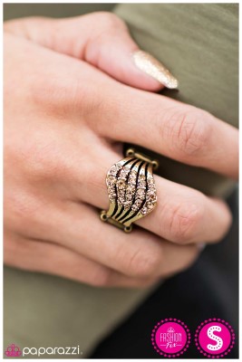 GLOW away! - Paparazzi ring