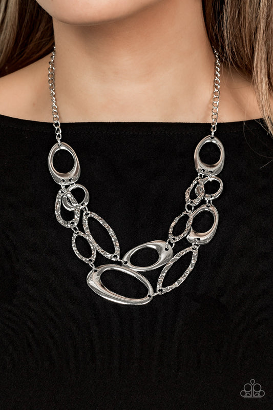 Game OVAL - silver - Paparazzi necklace