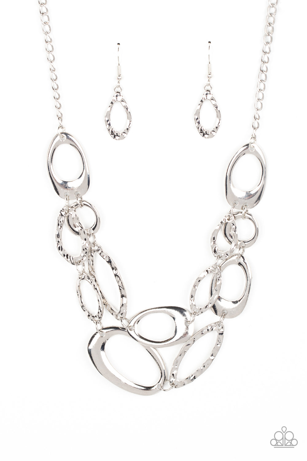 Game OVAL - silver - Paparazzi necklace