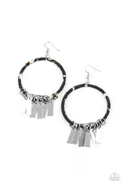 Garden Chimes - black - Paparazzi earrings