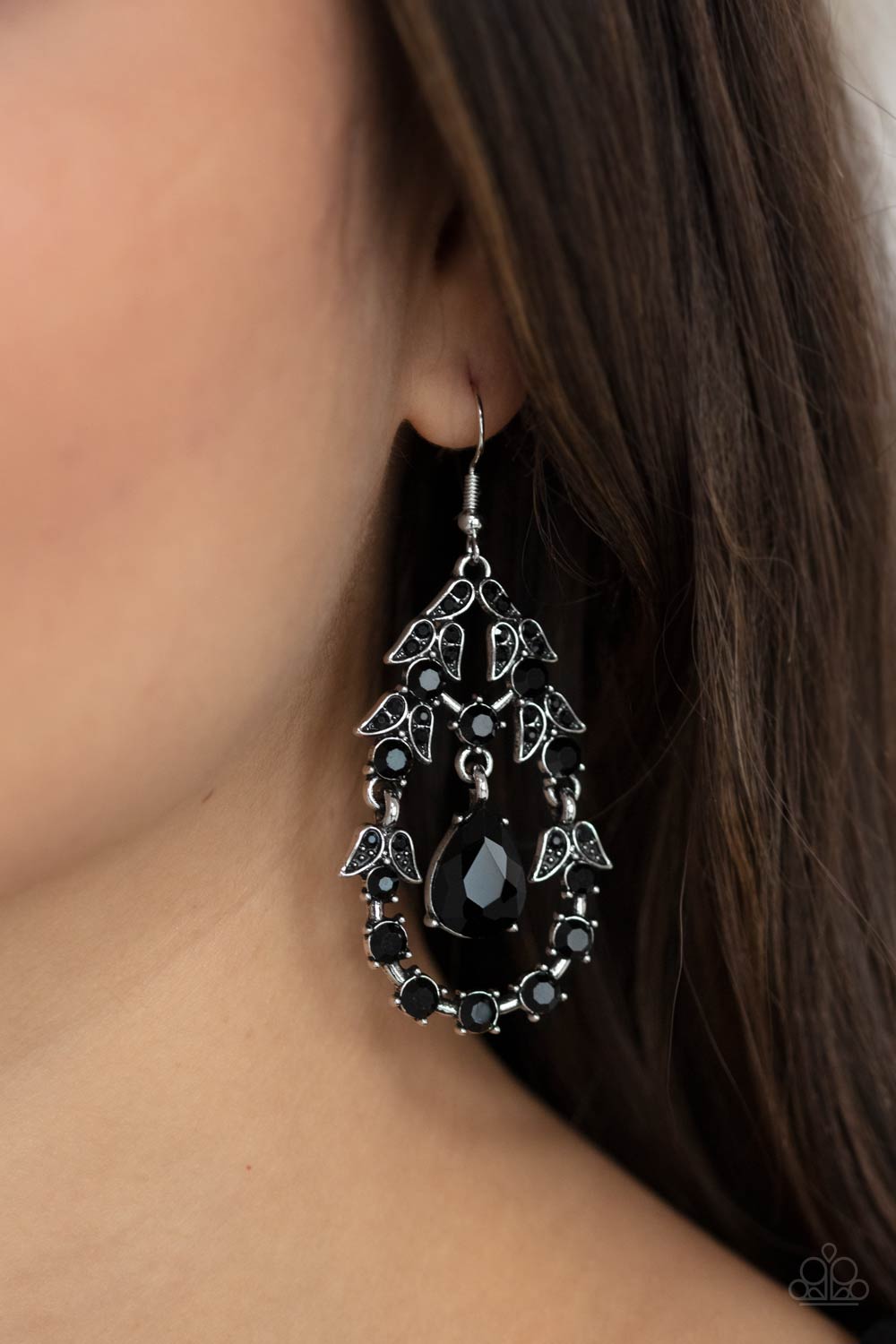Garden Decorum - black - Paparazzi earrings