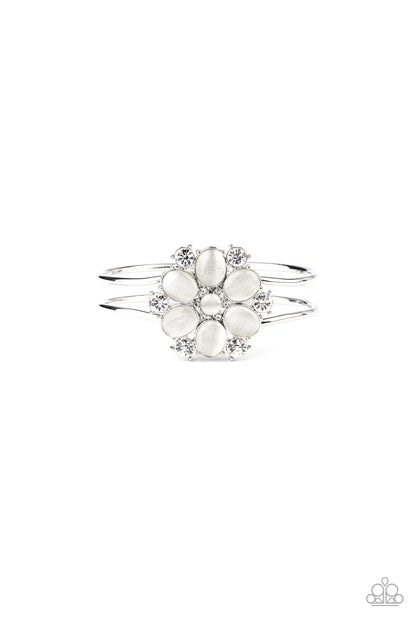 Garden Extravagance - white - Paparazzi bracelet