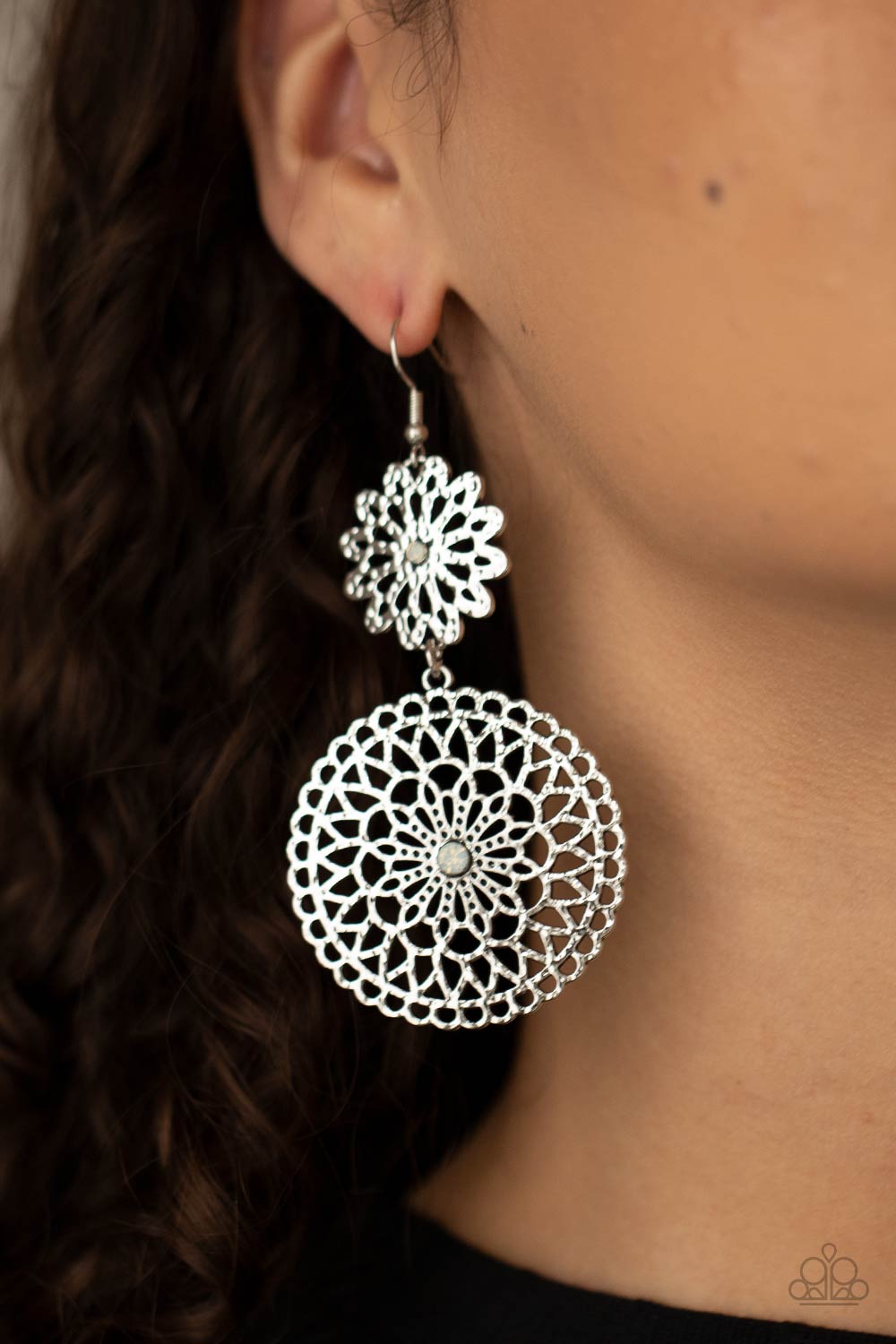 Garden Mantra - white - Paparazzi earrings