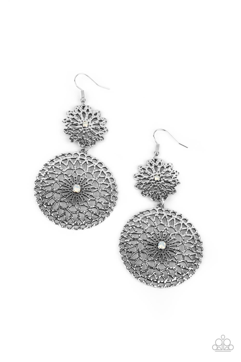 Garden Mantra - white - Paparazzi earrings