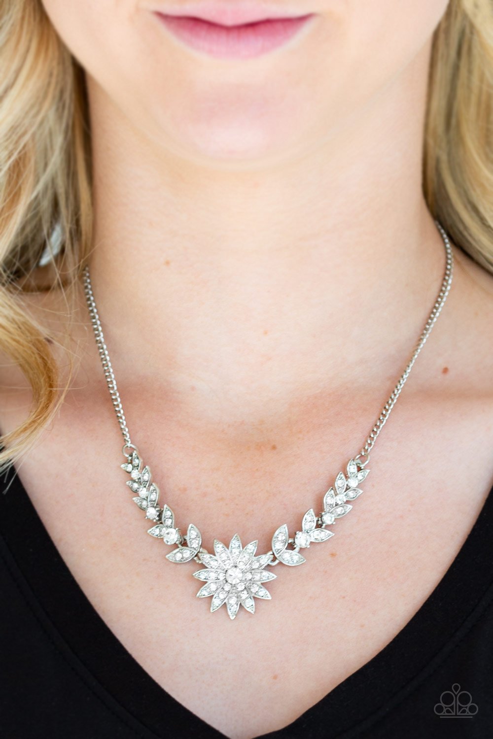 Garden Glamour - white - Paparazzi necklace