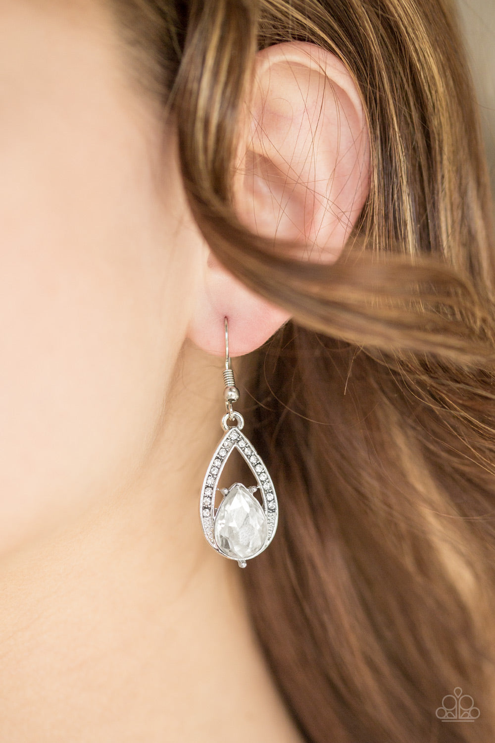 Gatsby Grandeur - white - Paparazzi earrings