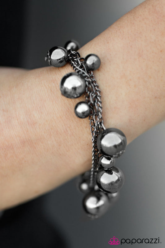 Get On Your Feet - black - Paparazzi bracelet
