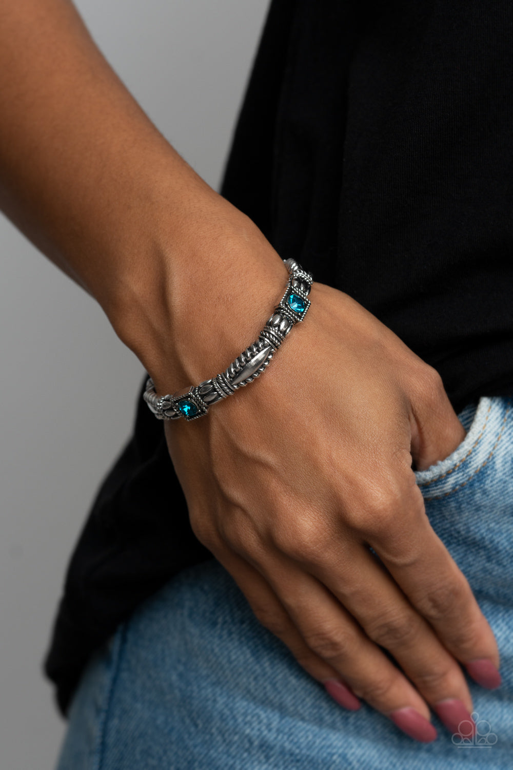 Get This GLOW On The Road - blue - Paparazzi bracelet