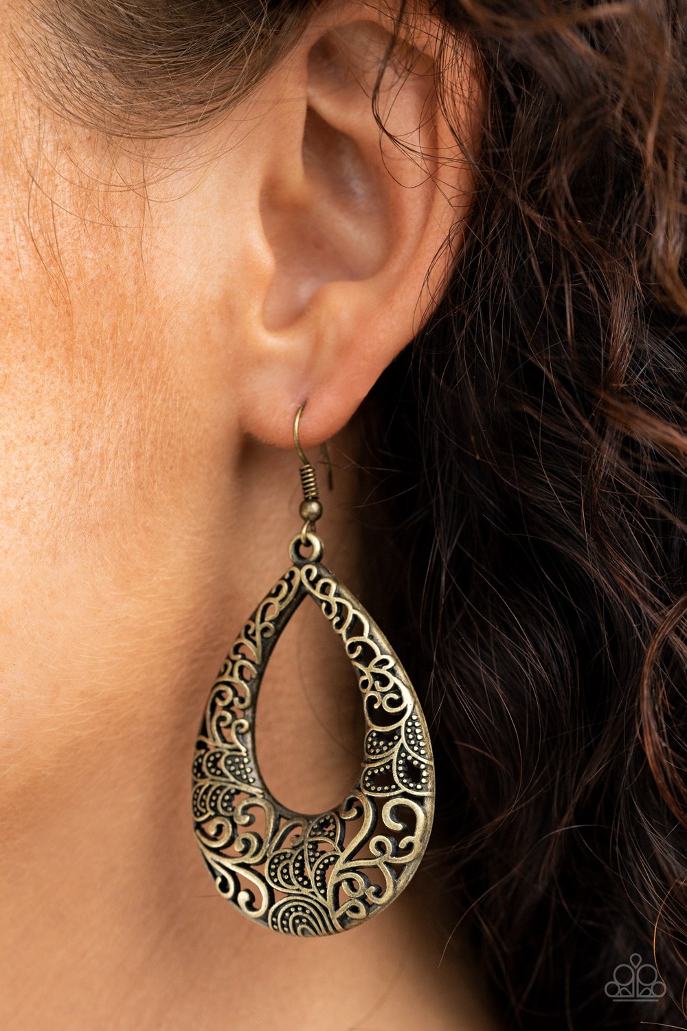 Get Into the Grove - brass - Paparazzi earrings