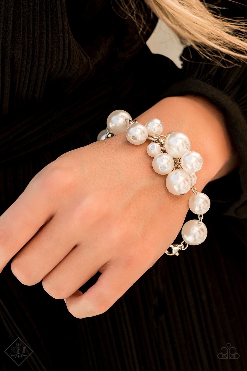 Girls in Pearls-white-Paparazzi bracelet