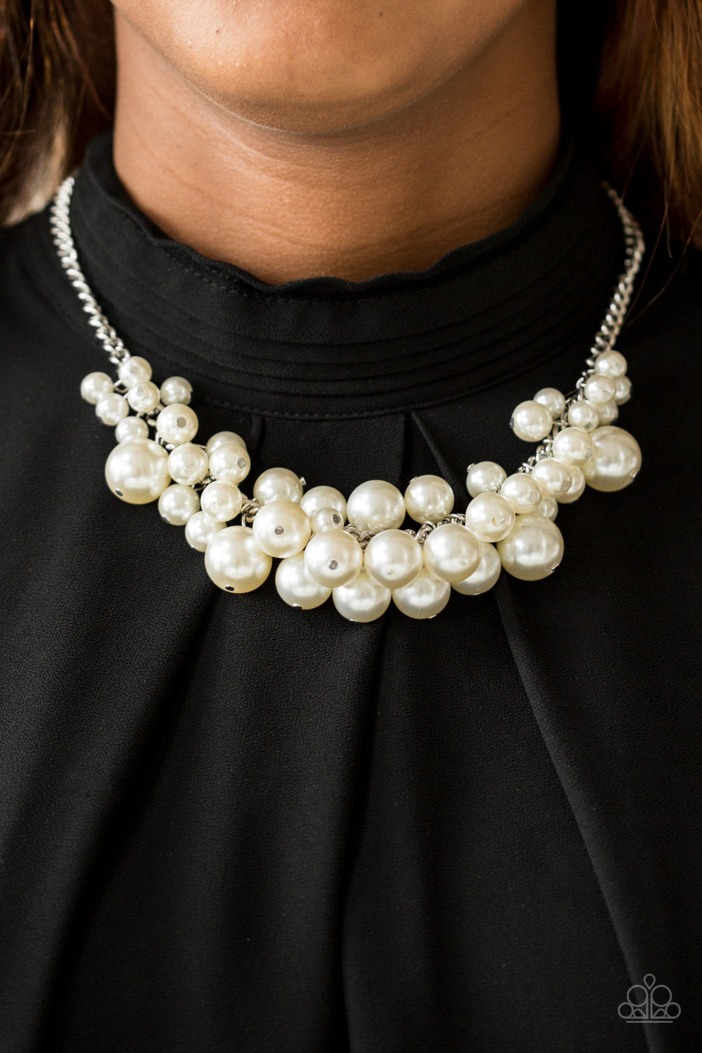 Glam Queen - white - Paparazzi necklace