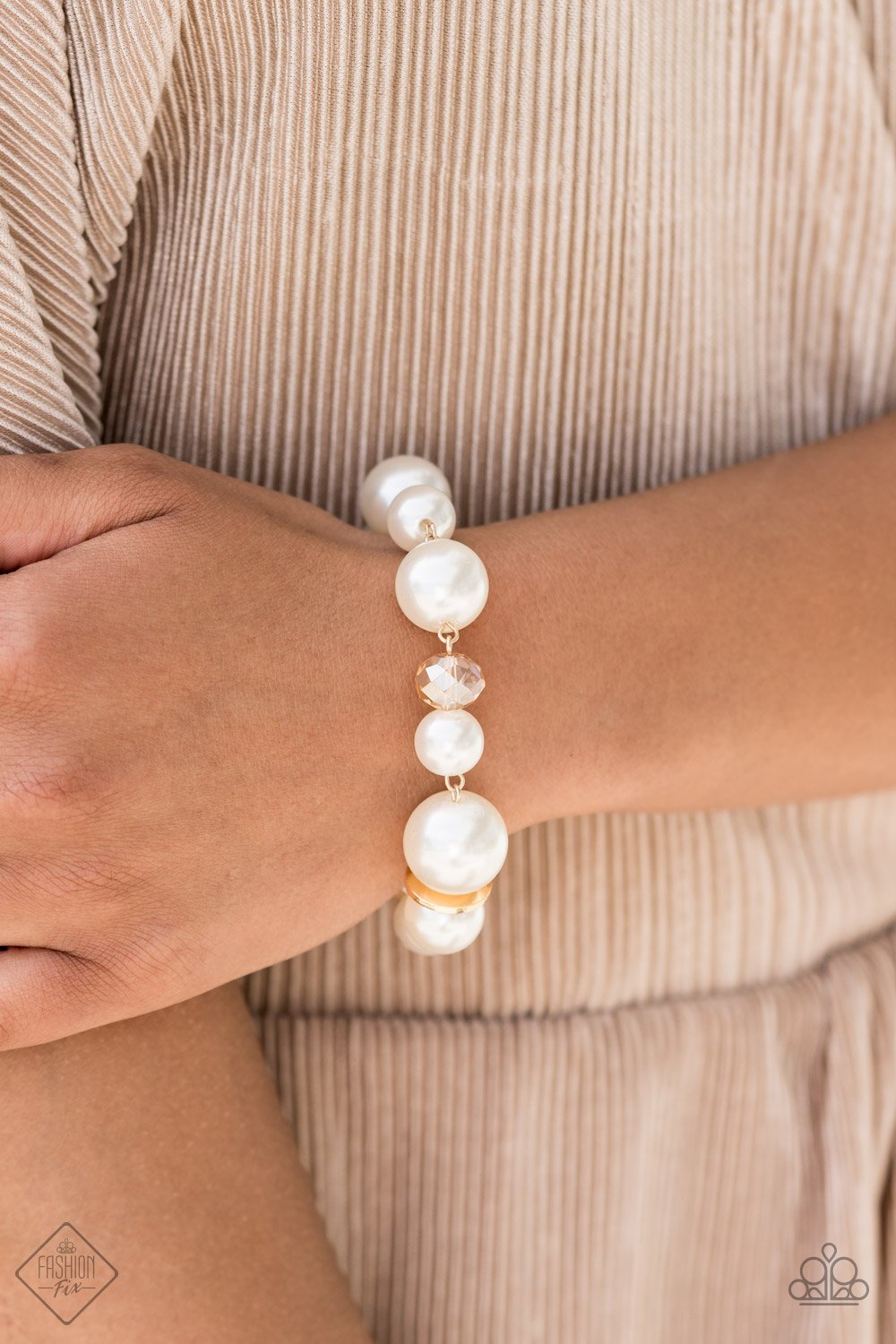 Glamour Gamble - gold - Paparazzi bracelet