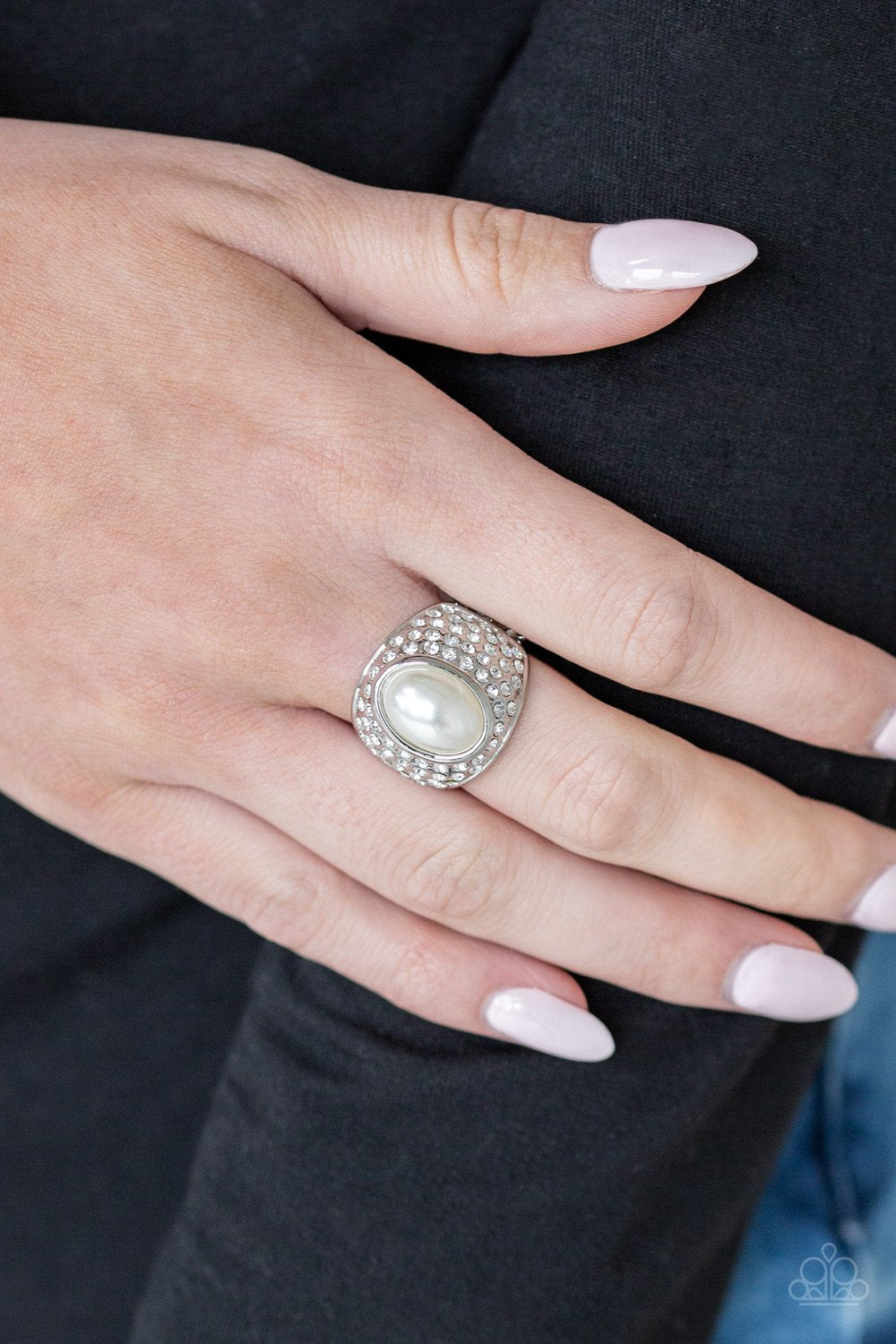 Glittering Go Getter-white-Paparazzi ring