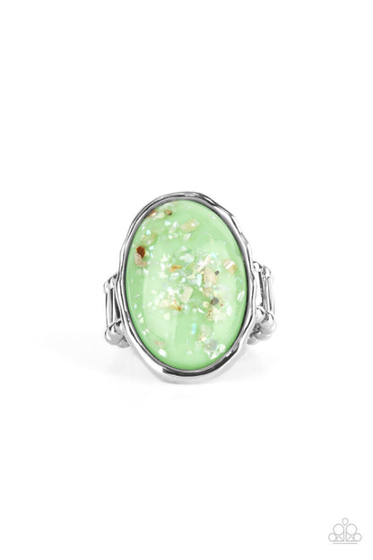 Glittery With Envy - green - Paparazzi ring