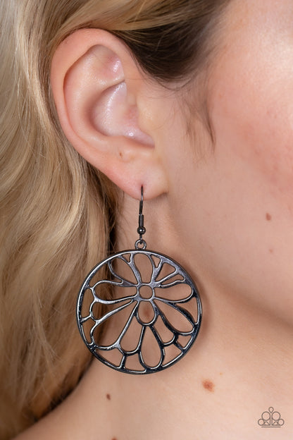 Glowing Glades - black - Paparazzi earrings