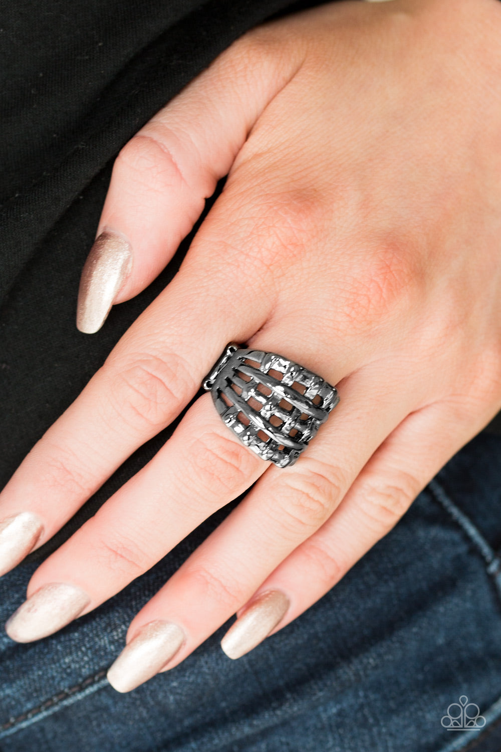 Go to GRATE Lengths - black - Paparazzi ring