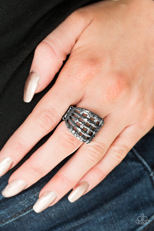 Go to GRATE Lengths - black - Paparazzi ring