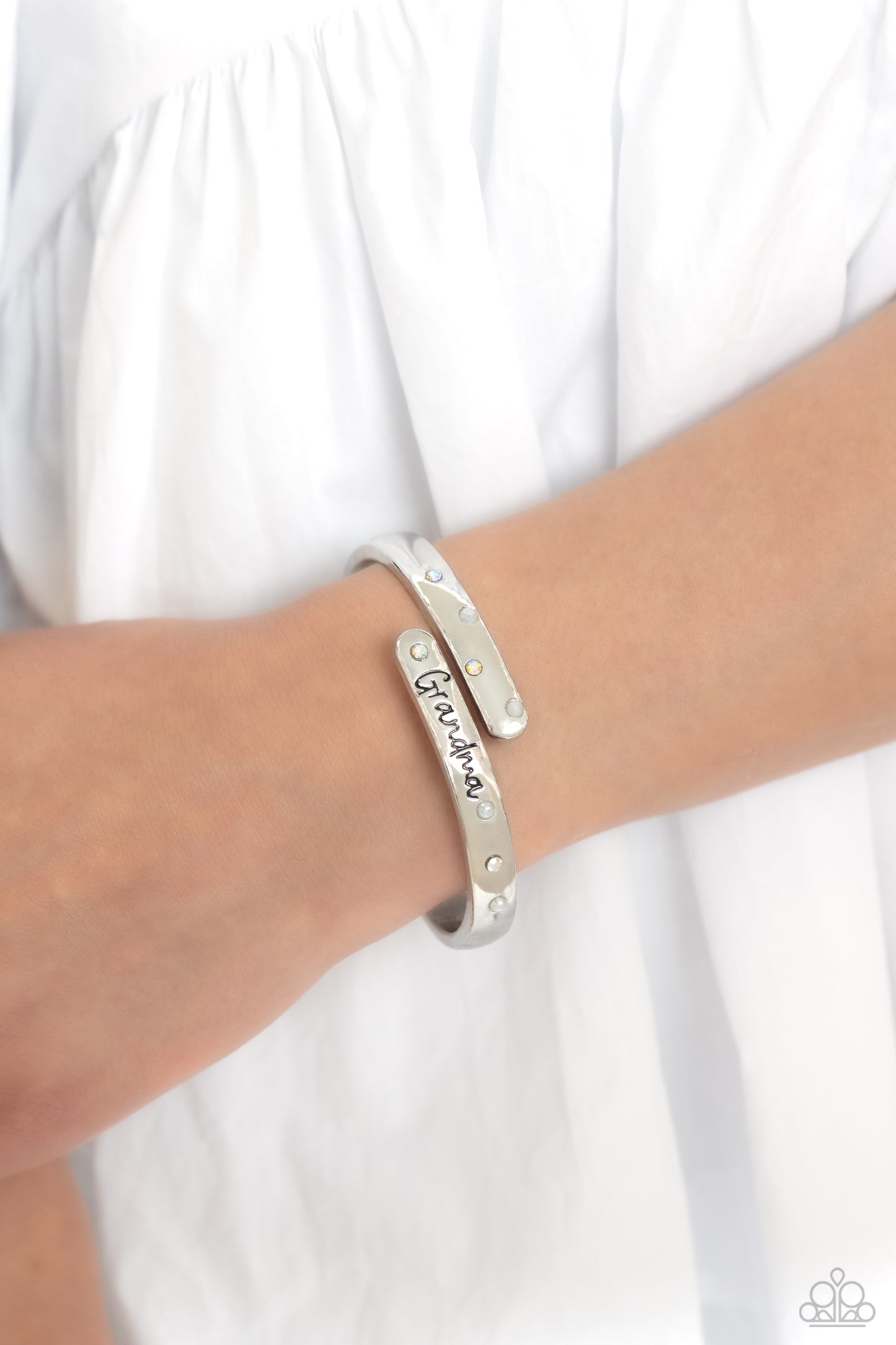 Gorgeous Grandma - white - Paparazzi bracelet