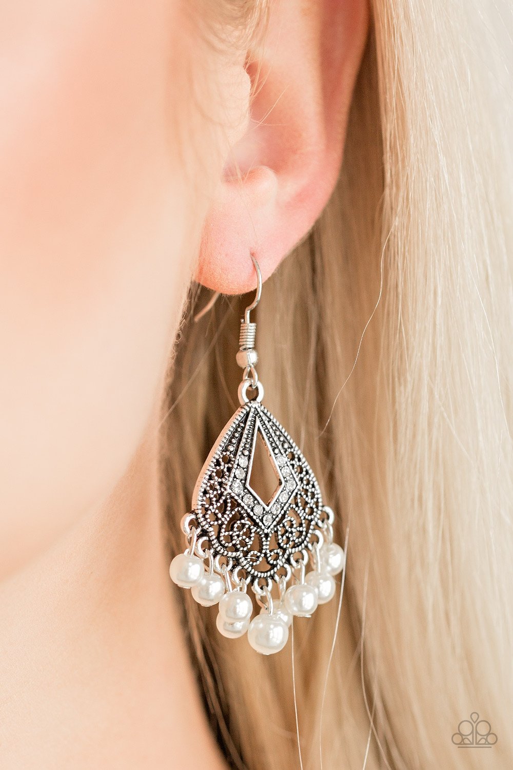 Gracefully Gatsby - white - Paparazzi earrings