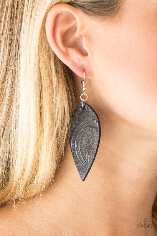 Groovy Grove - black - Paparazzi earrings