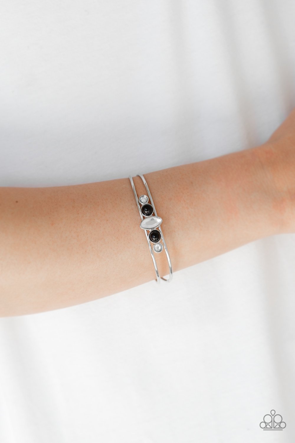 Guest of a Guest - black - Paparazzi bracelet