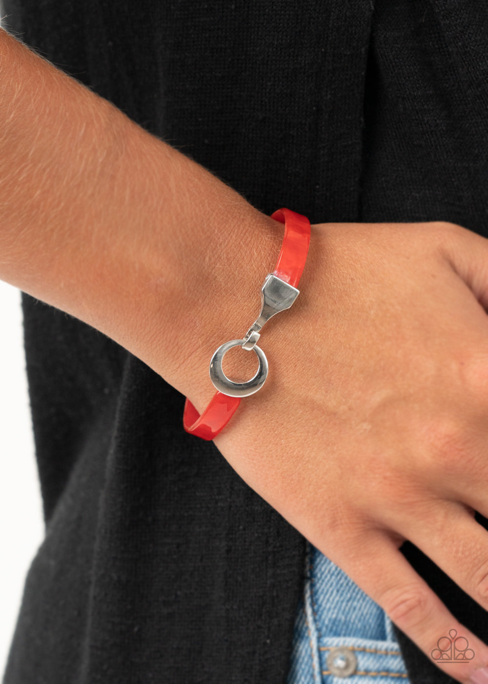 HAUTE Button Topic - red - Paparazzi bracelet
