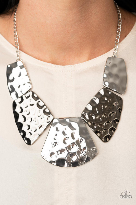 HAUTE Plates - silver - Paparazzi necklace