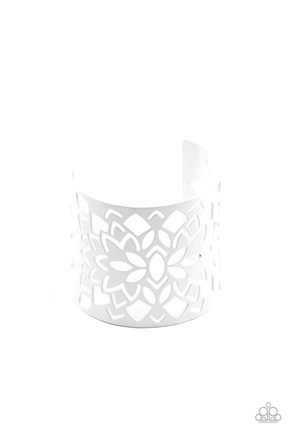 Hacienda Hotspot - white - Paparazzi bracelet