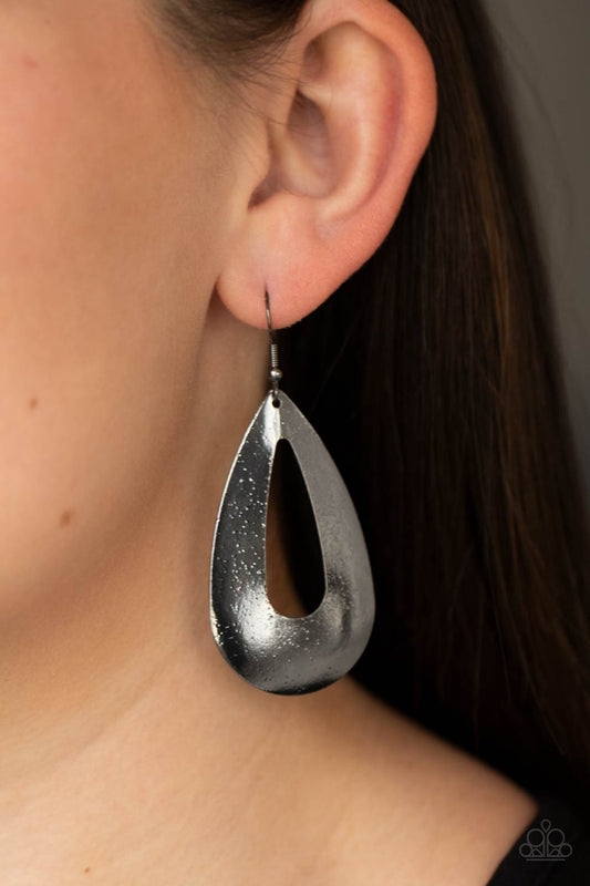 Hand It OVAL! - black - Paparazzi earrings