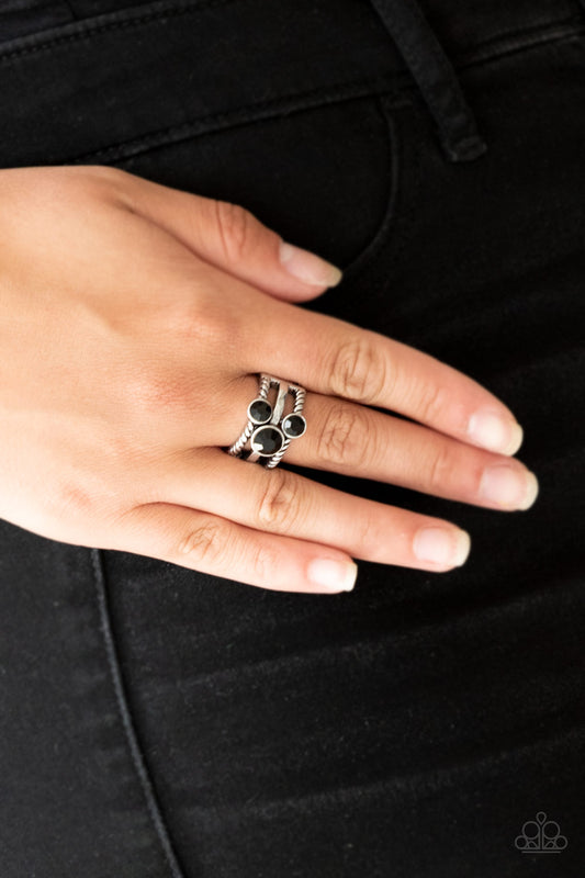 Head In The Stars - black - Paparazzi ring