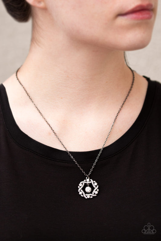 Heavenly Halo - black - Paparazzi necklace