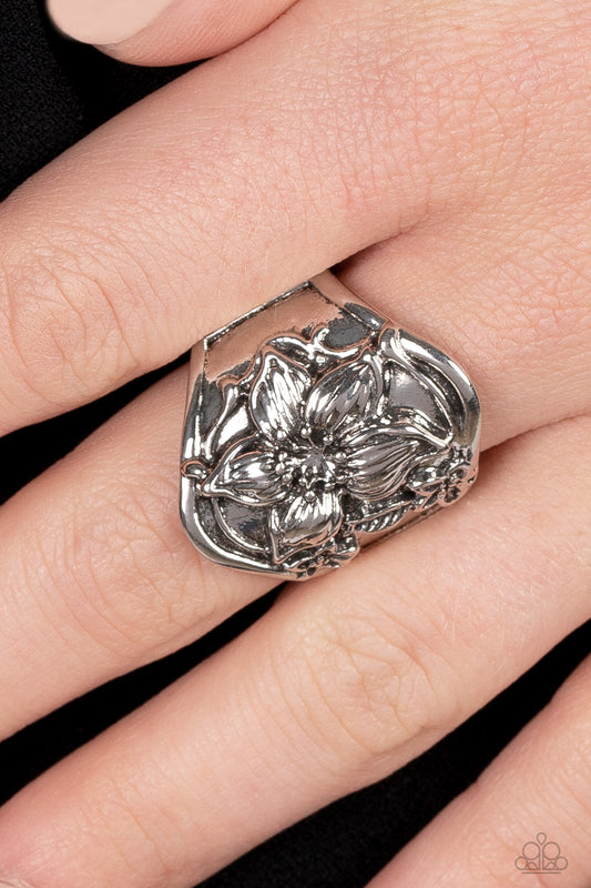 Hibiscus Harbor - silver - Paparazzi ring