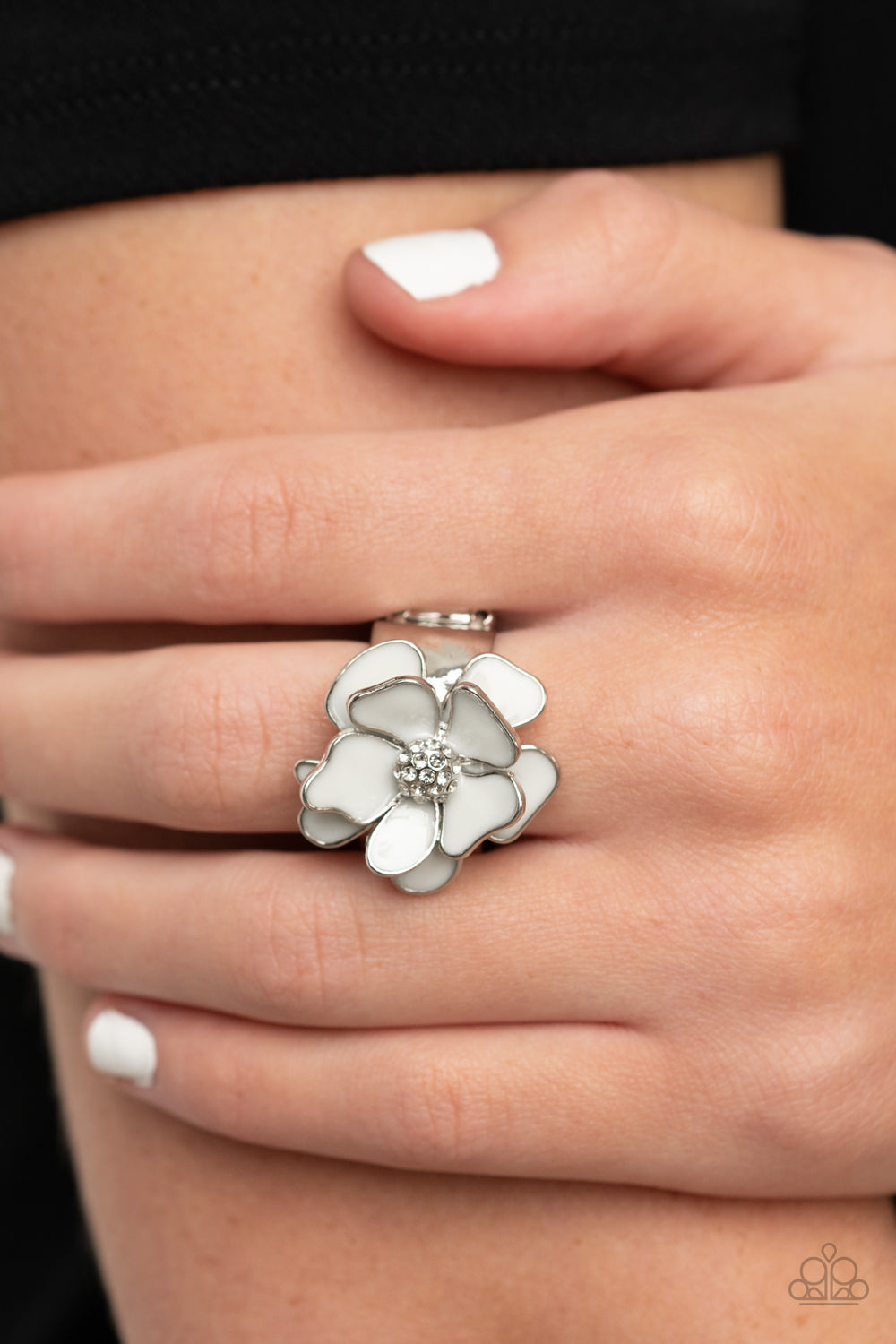 Hibiscus Holiday - white - Paparazzi ring