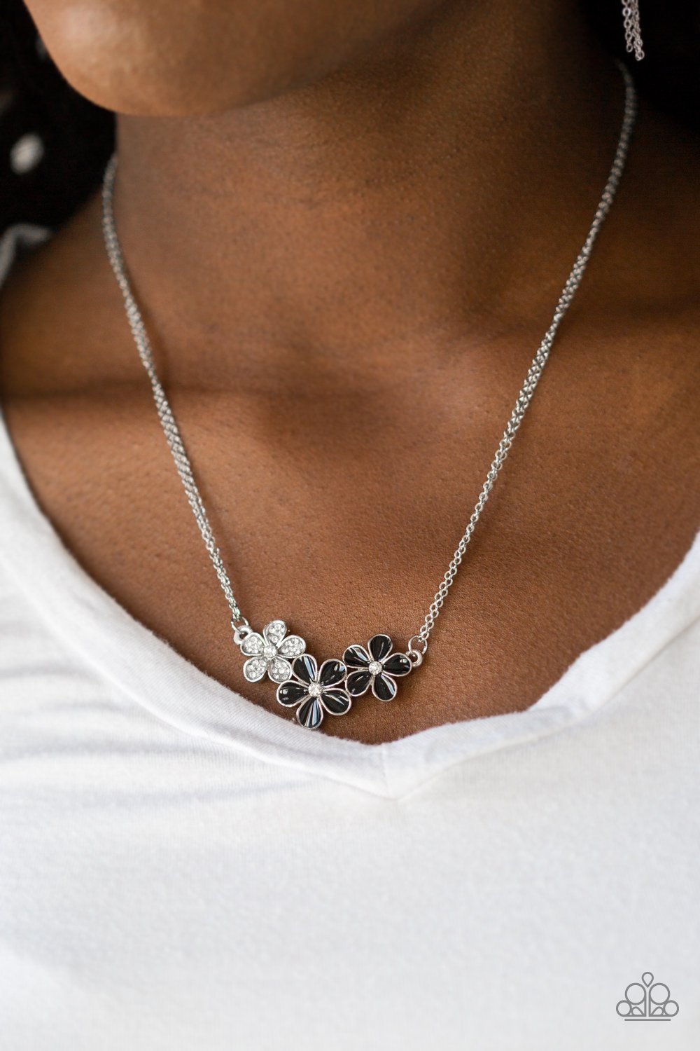 Hibiscus Haciendas - black - Paparazzi necklace