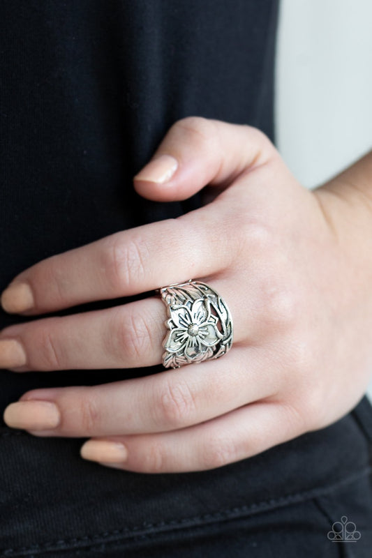 Hibiscus Highland-silver-Paparazzi ring