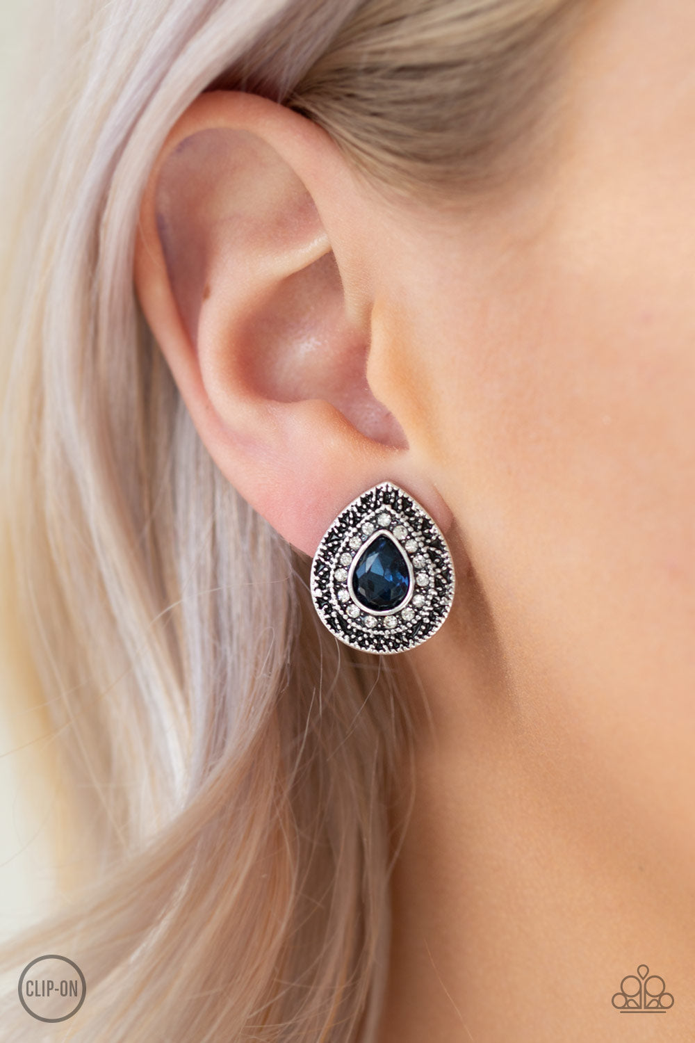 High Class Celebrity - blue - Paparazzi CLIP ON earrings