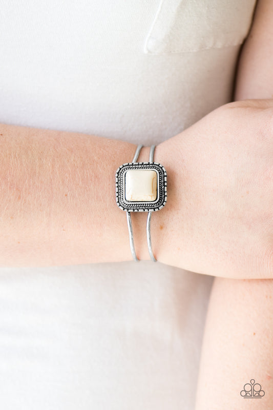 Hit A Plateau - white - Paparazzi bracelet