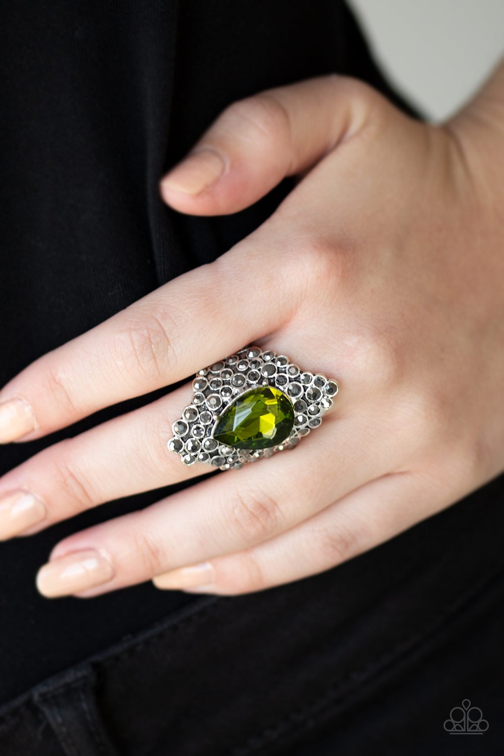 Hollywood Heiress-green-Paparazzi ring