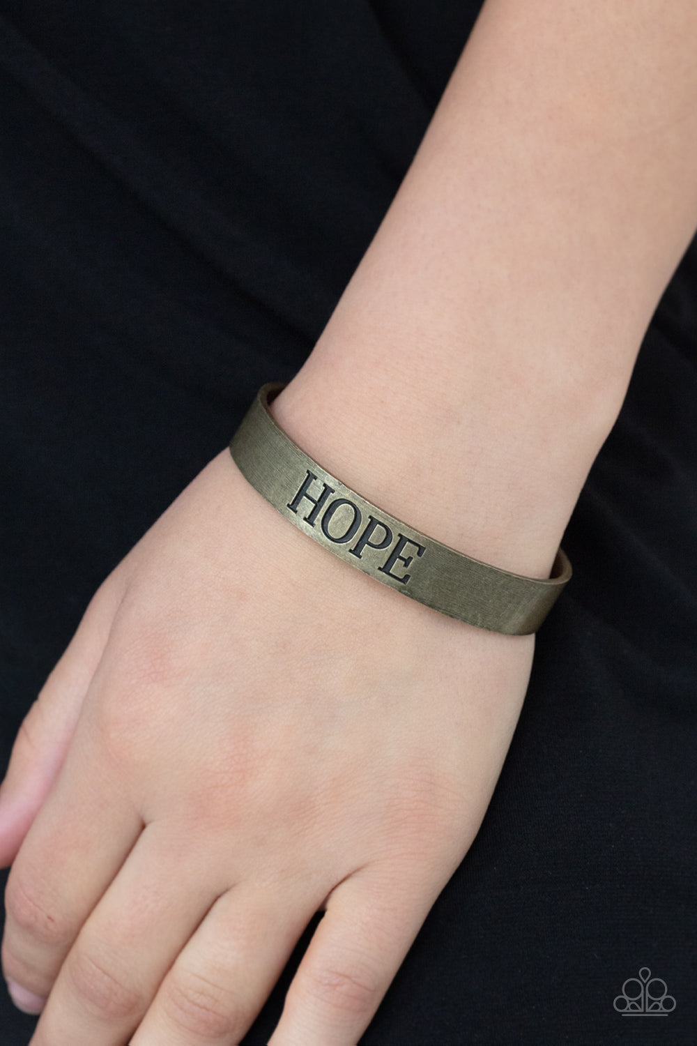 Hope Makes The World Go Round - brass - Paparazzi bracelet