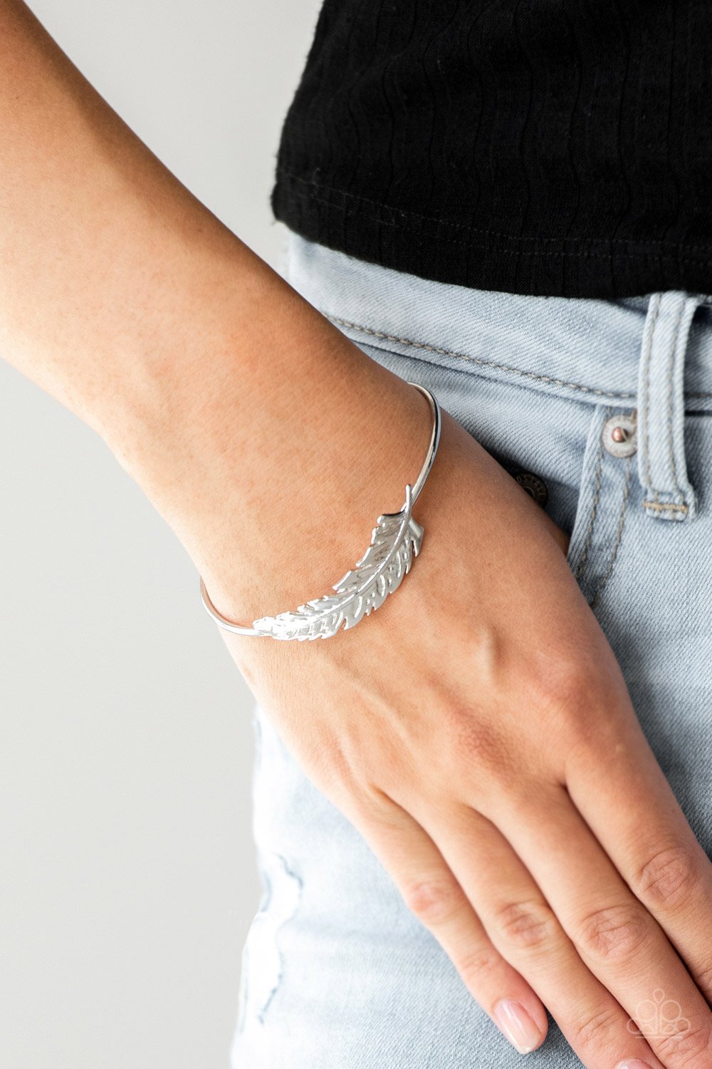 How Do You Like This Feather - silver - Paparazzi bracelet