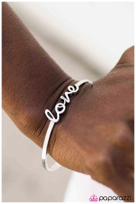 I Love It! -  Paparazzi bracelet