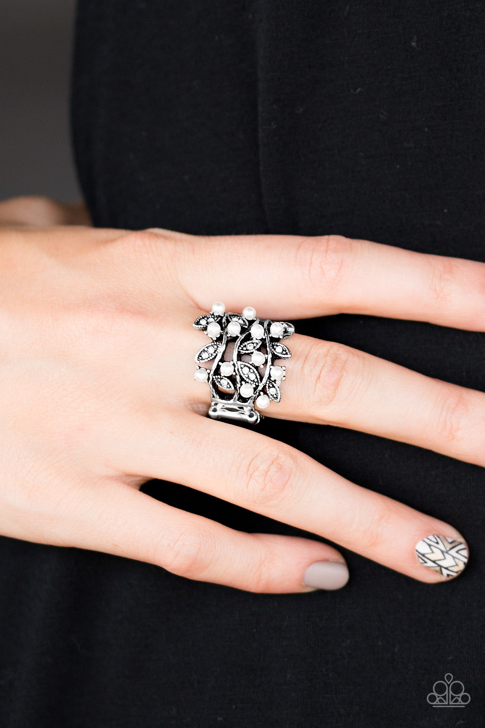 I Me and Mine - white - Paparazzi ring