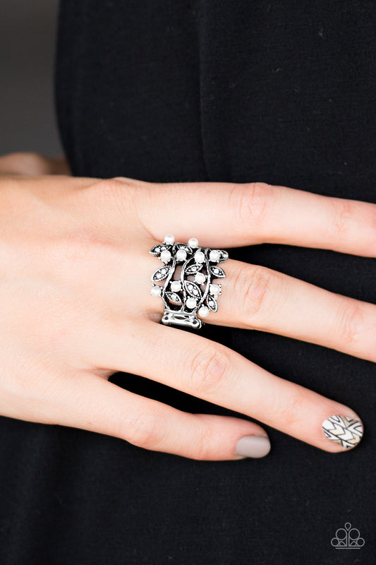 I Me and Mine - white - Paparazzi ring