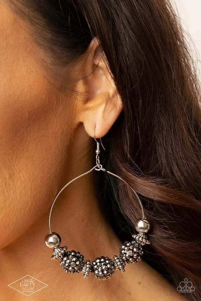 I Can Take a Compliment - silver - Paparazzi earrings