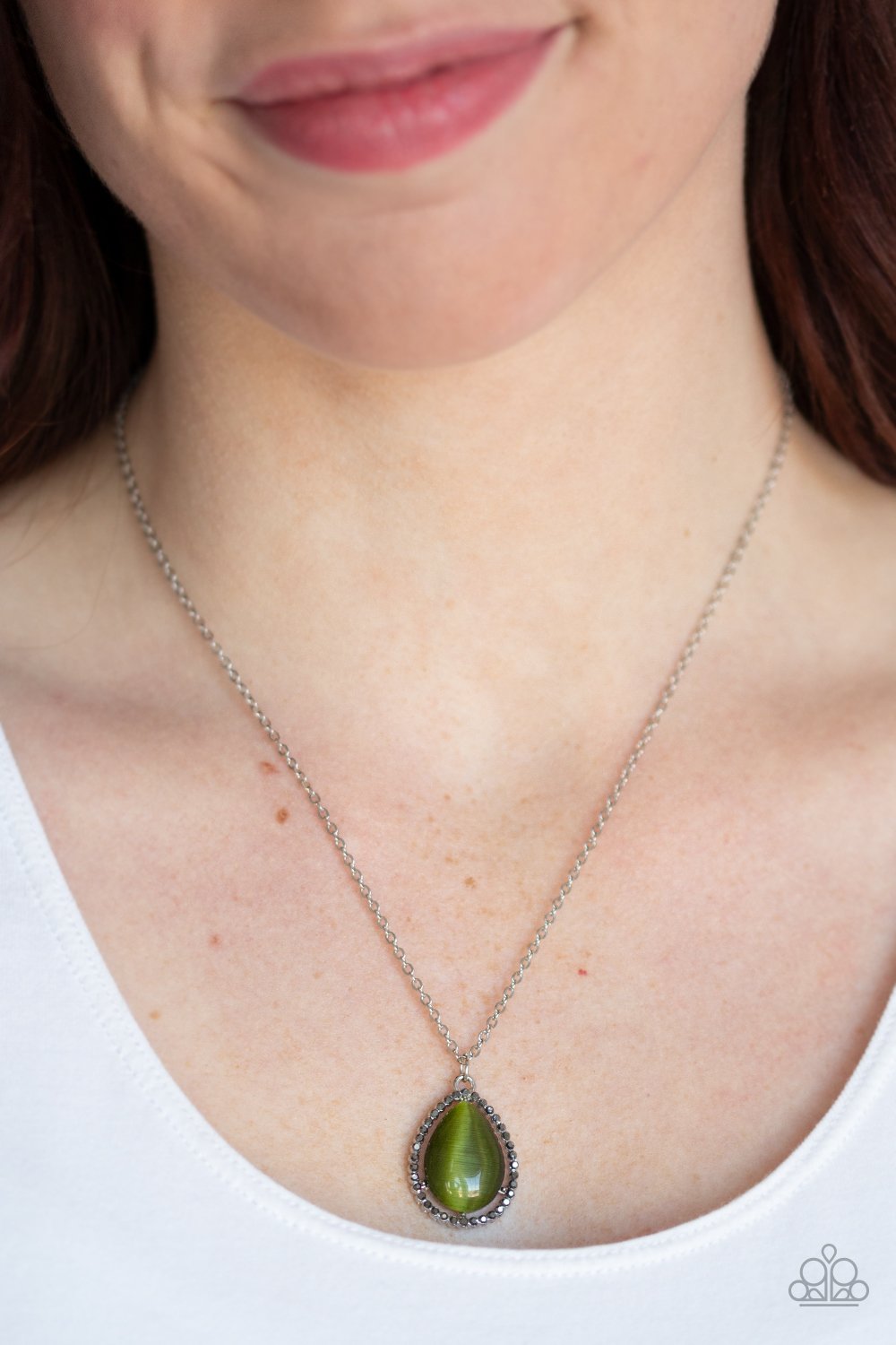 In GLOW Spirits - green - Paparazzi necklace