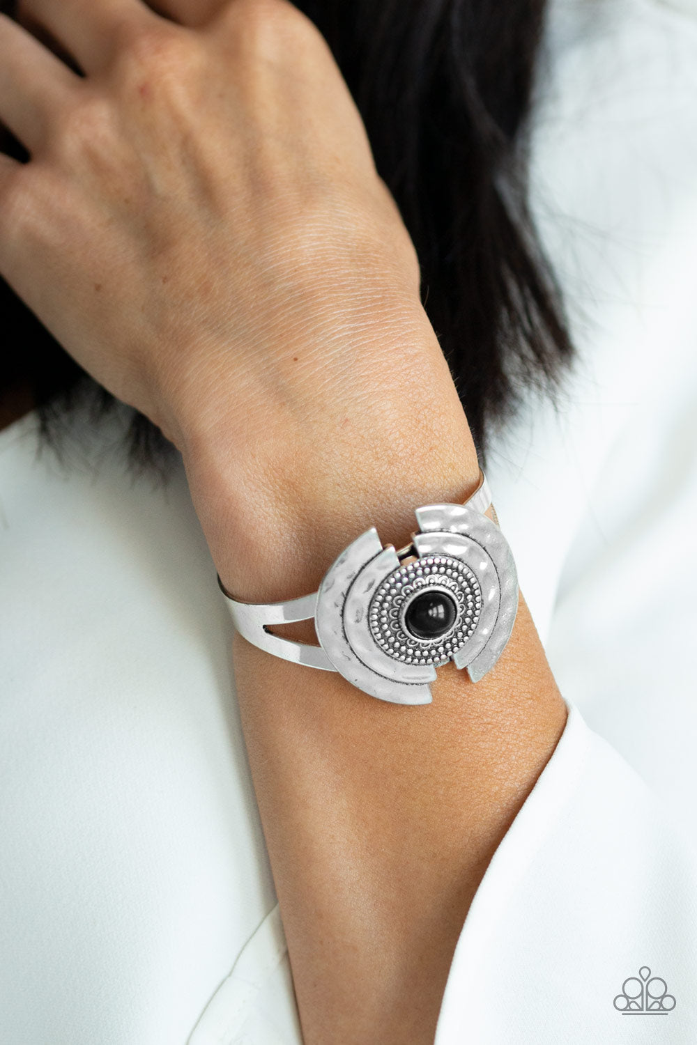 Incredibly Indie - black - Paparazzi bracelet