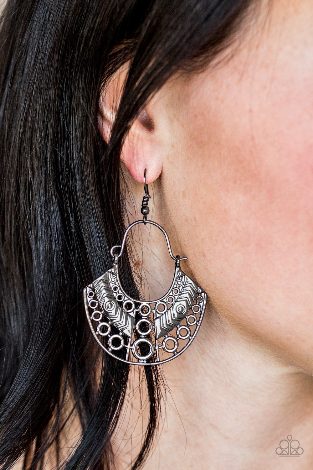 Indigenous Idol - black - Paparazzi earrings