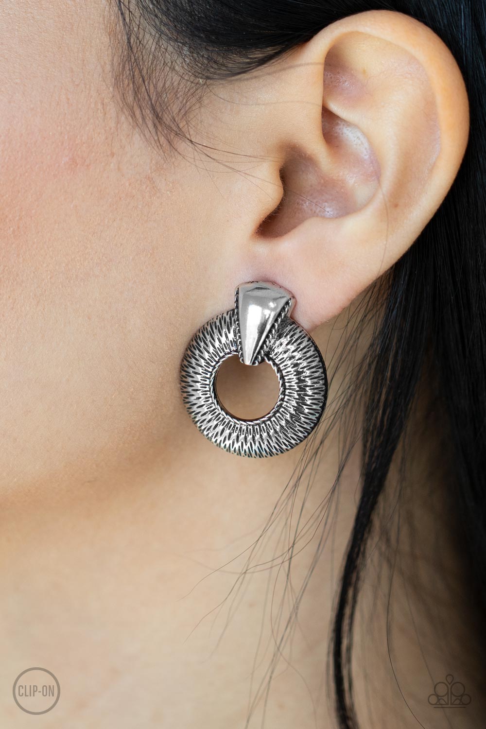 Industrial Innovator - silver - Paparazzi CLIP ON earrings