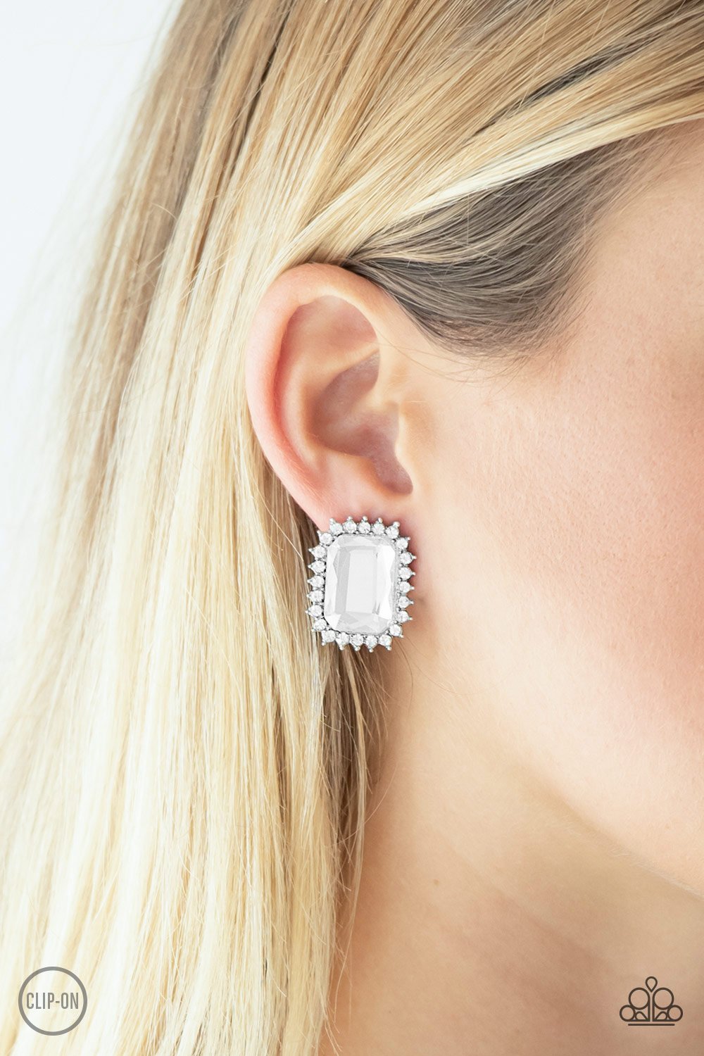 Insta Famous - white - Paparazzi CLIP ON earrings