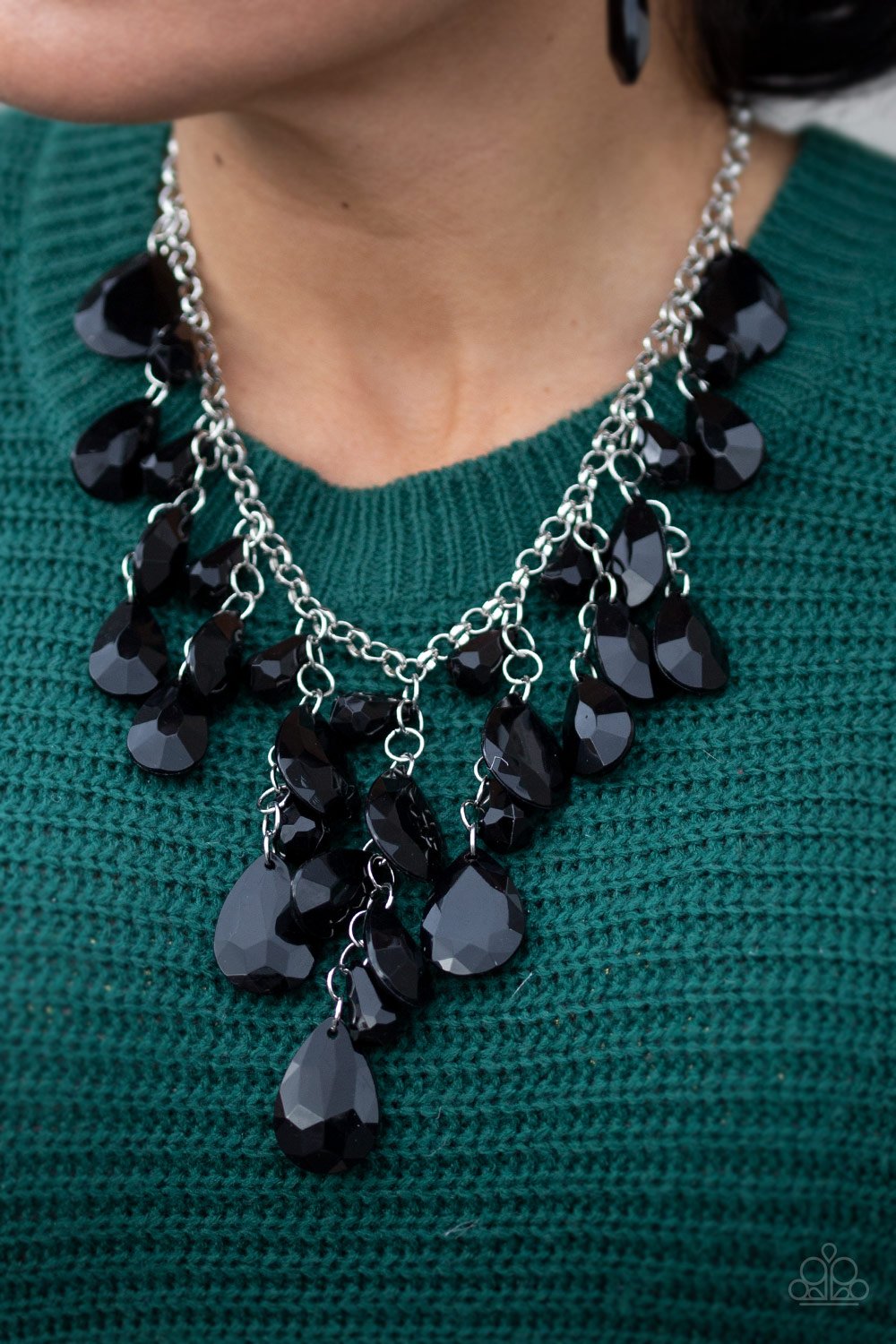 Irresistible Iridescence - black - Paparazzi necklace
